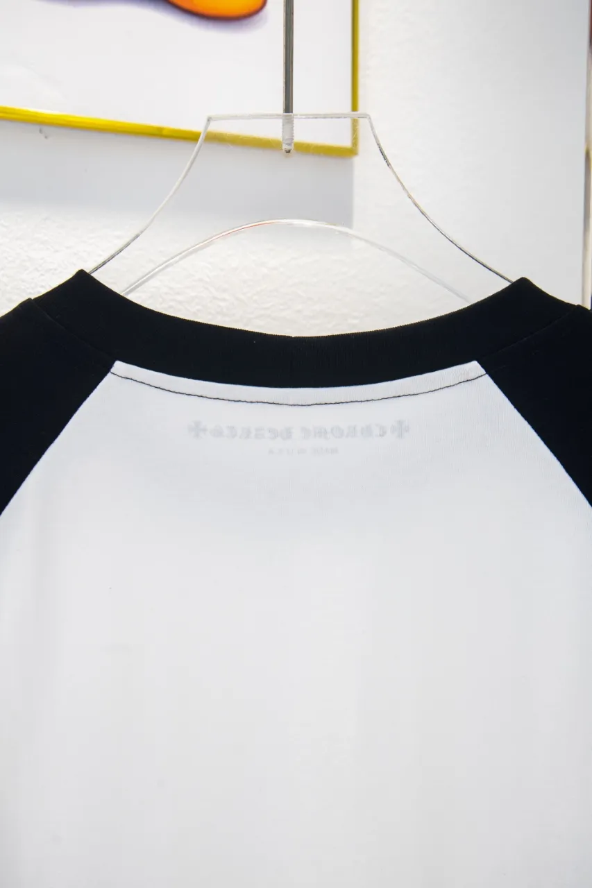 P170 ChromeHearts - ChromeHearts-Black and White Splicing Sanskrit Round Neck Long T. The fabric is made of 280g pure cotton double yarn fabric. The upper body is comfortable and breathable, and the feel is comfortable. The black and white splicing highlights the characteristics of the clothes. The letter horseshoe pattern is printed with imported water glue. The collar is made of threads of the same color in the same cylinder. Letters are printed on the threads. It is a popular online style in autumn. It is made from the original version.  Color: Picture color Size: S M L XL